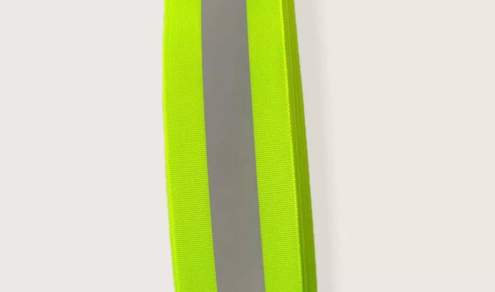 Cinta reflectante día y noche 2" x 100 metros